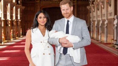 Sussex Düşesi Meghan ve Prens Harry’nin oğlu kameralar karşısında